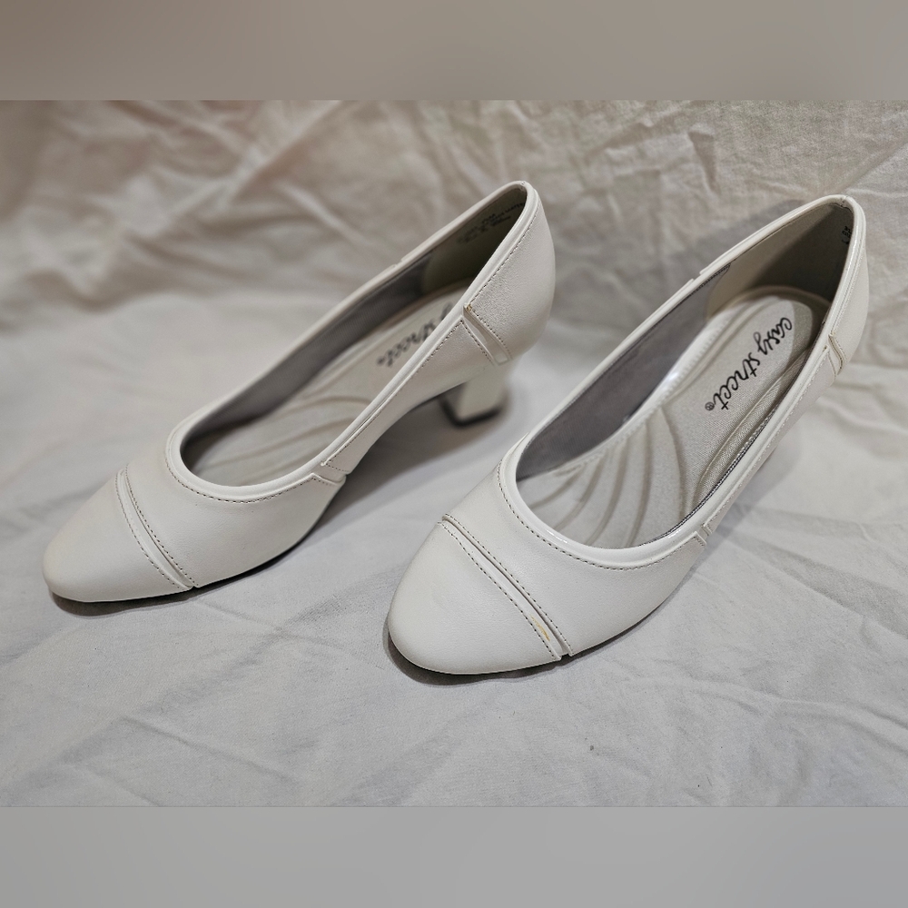 Easy Street Women's White Heels